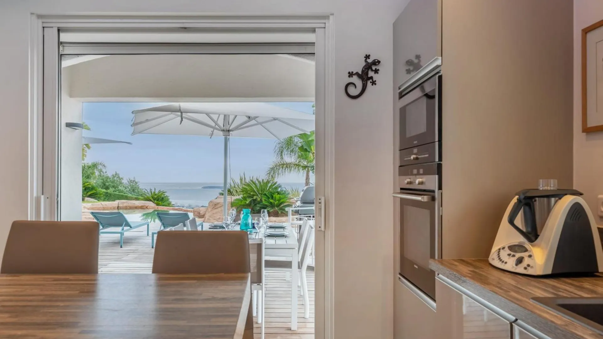 Tatil Evi Magnificent House With Swimming Pool And Sea View 15 Minutes From Cannes Mandelieu Fransa