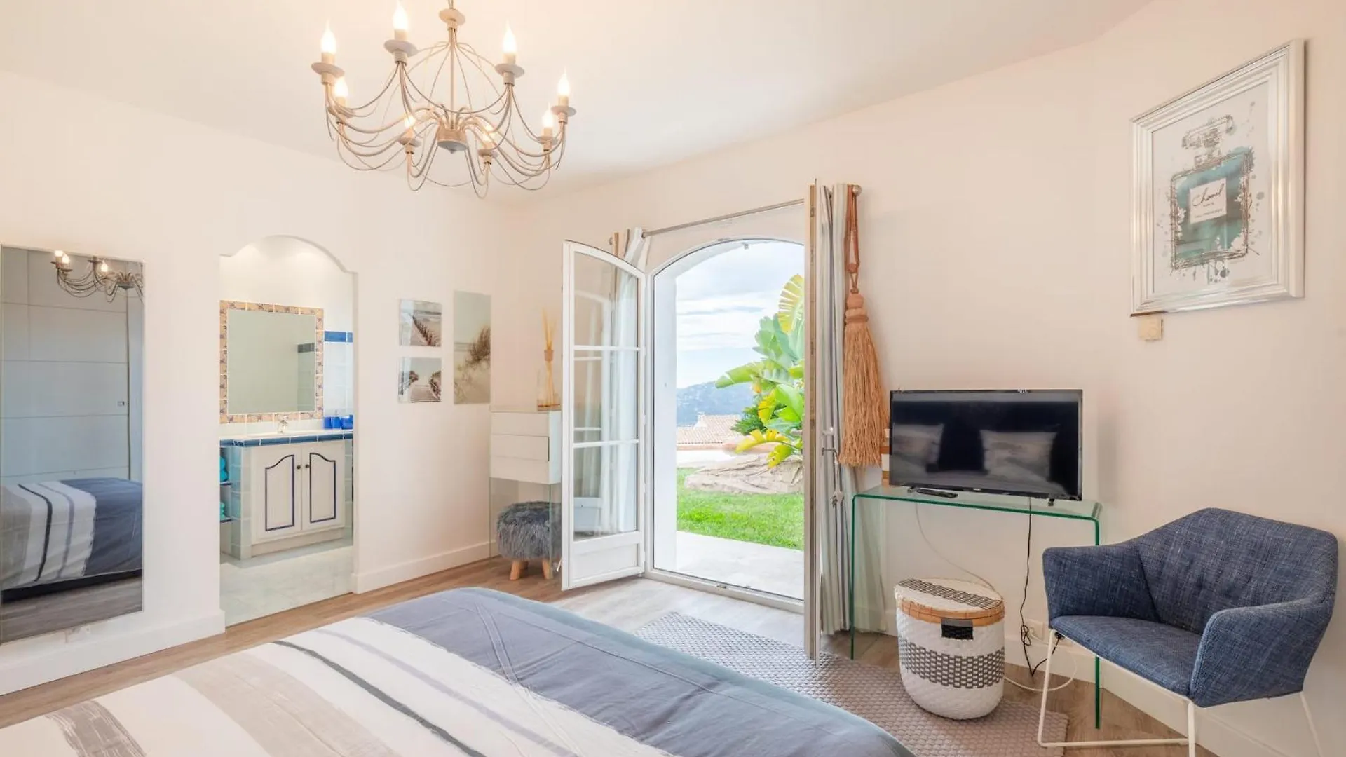 Tatil Evi Magnificent House With Swimming Pool And Sea View 15 Minutes From Cannes Mandelieu