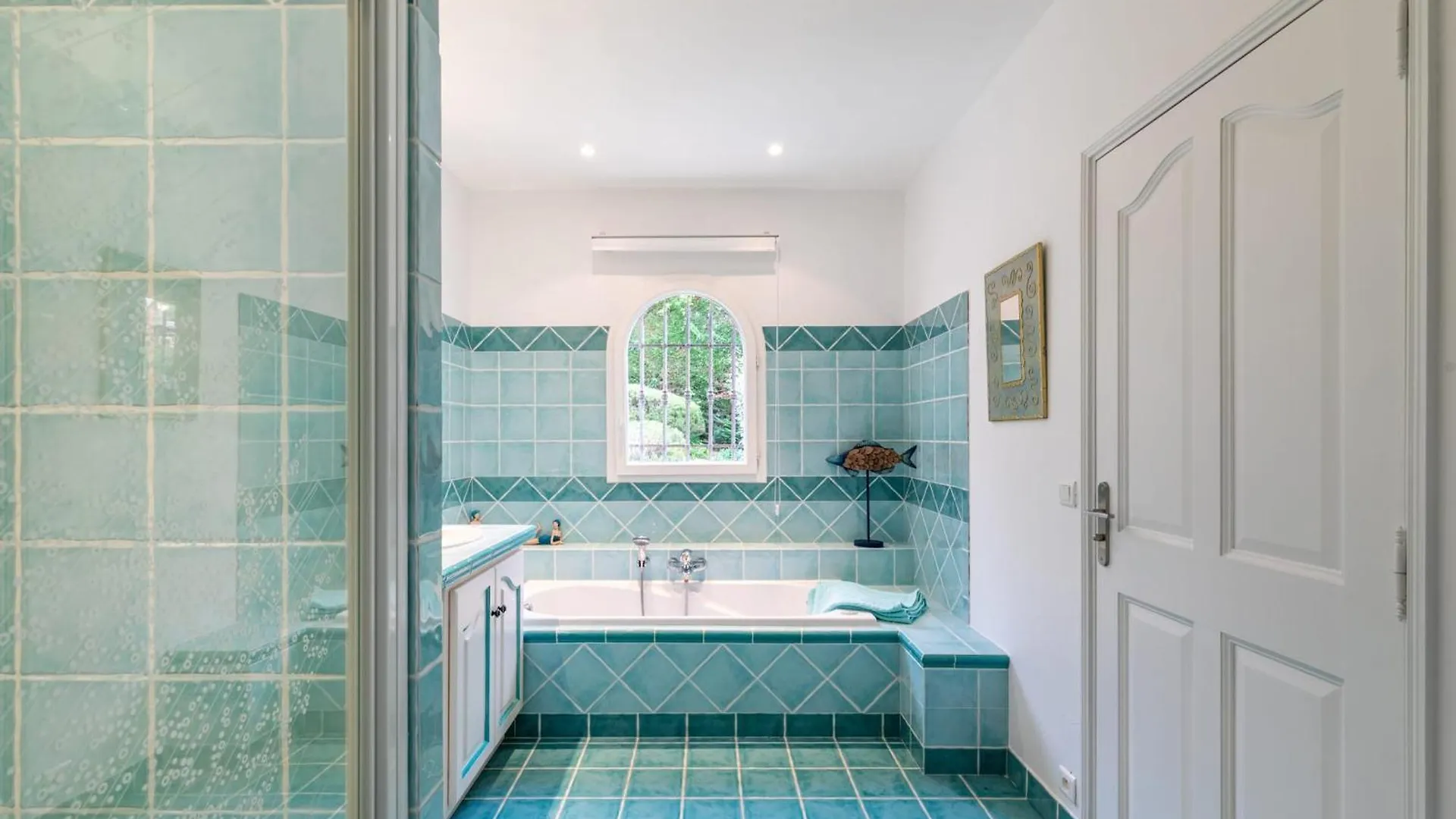 Magnificent House With Swimming Pool And Sea View 15 Minutes From Cannes Mandelieu